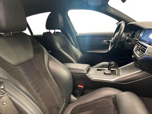 BMW Serie 3 318d Auto. PACK M  - Foto 18