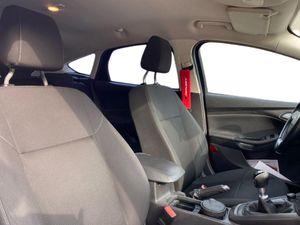 Ford Focus 1.0 Ecoboost Auto-St.-St. 125cv Trend+  - Foto 17