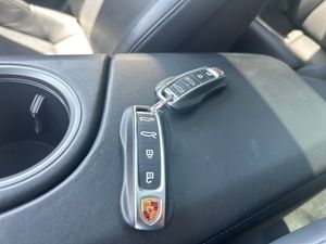 Porsche Taycan -  - Foto 20