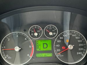 Ford Focus 1.6 TDCI AUT. SECUENCIAL 109cv   - Foto 35
