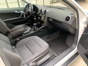 Audi A3 1.6 TDI 105cv Attraction  - Foto 19