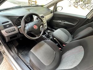 Fiat Punto 1.4 8v Lounge 77 CV Gasolina S&S  - Foto 10