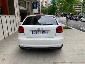 Audi A3 1.6 TDI 105cv Attraction  - Foto 6