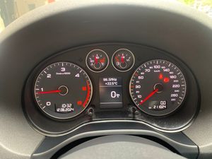 Audi A3 1.6 TDI 105cv Attraction  - Foto 15