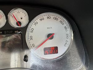 Peugeot 307 2.0 HDi 136 Pack 307SW 7PLZ  - Foto 21