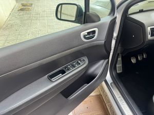 Peugeot 307 2.0 HDi 136 Pack 307SW 7PLZ  - Foto 15