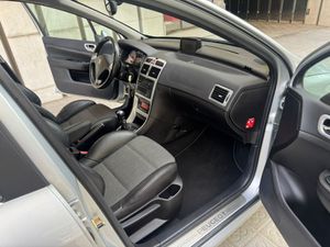 Peugeot 307 2.0 HDi 136 Pack 307SW 7PLZ  - Foto 19