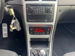 Peugeot 307 2.0 HDi 136 Pack 307SW 7PLZ  - Foto 18