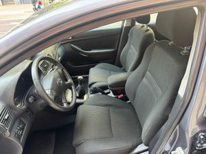 Toyota Avensis 1.8 VVT-i Sol  - Foto 12