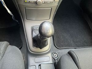 Toyota Avensis 1.8 VVT-i Sol  - Foto 17