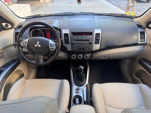 Mitsubishi Outlander 2.0 DI-D Intense  - Foto 14
