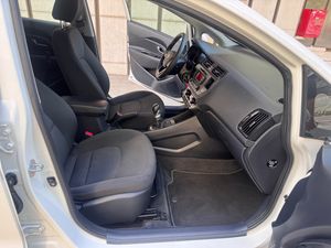 Kia Rio 1.4 CVVT 109cv Drive Eco Dynamics  - Foto 23
