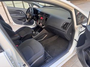 Kia Rio 1.4 CVVT 109cv Drive Eco Dynamics  - Foto 24