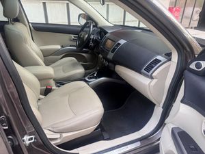 Mitsubishi Outlander 220 DI-D SST Motion  - Foto 32