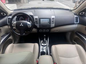 Mitsubishi Outlander 220 DI-D SST Motion  - Foto 17