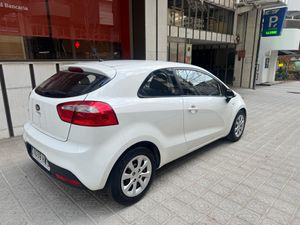 Kia Rio 1.2 CVVT 85cv Concept  - Foto 6