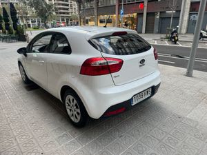 Kia Rio 1.2 CVVT 85cv Concept  - Foto 8
