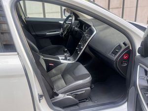 Volvo XC60 2.0 DRIVe Kinetic  - Foto 19