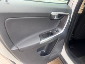 Volvo XC60 2.0 DRIVe Kinetic  - Foto 10