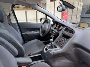 Peugeot 5008 Active 2.0 HDI 150 FAP  - Foto 23