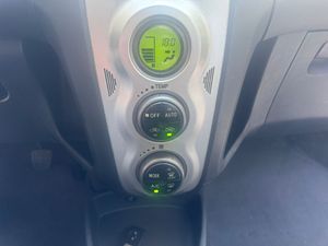 Toyota Yaris 1.4 D4-D Sol  - Foto 17