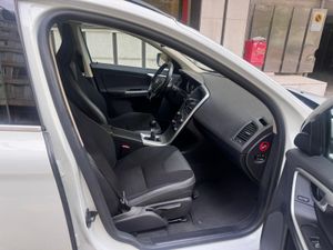 Volvo XC60 2.0 DRIVe Kinetic  - Foto 28