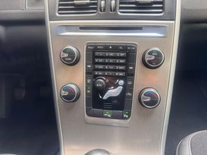 Volvo XC60 2.0 DRIVe Kinetic  - Foto 16