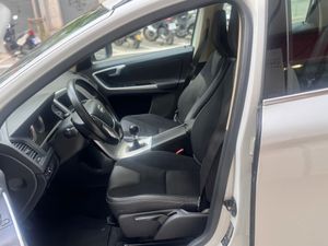 Volvo XC60 2.0 DRIVe Kinetic  - Foto 13