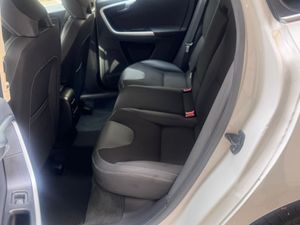 Volvo XC60 2.0 DRIVe Kinetic  - Foto 11