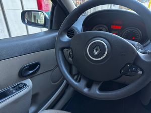 Renault Clio Expression 1.4 16v  - Foto 19