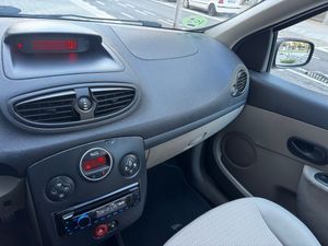 Renault Clio Expression 1.4 16v  - Foto 25