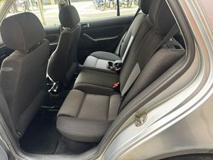 Volkswagen Golf  1.6 Conceptline 105CV  - Foto 12