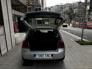 Volkswagen Golf  1.6 Conceptline 105CV  - Foto 9