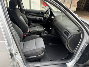 Volkswagen Golf  1.6 Conceptline 105CV  - Foto 24