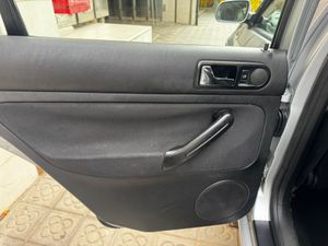 Volkswagen Golf  1.6 Conceptline 105CV  - Foto 11