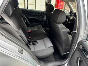 Volkswagen Golf  1.6 Conceptline 105CV  - Foto 25