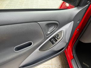 Toyota Yaris  1.0 VVTi T2  - Foto 13