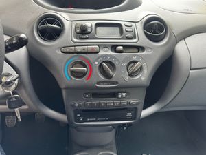 Toyota Yaris  1.0 VVTi T2  - Foto 16