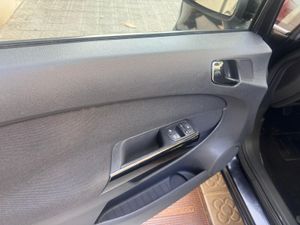 Opel Corsa CMon 1.4  - Foto 8