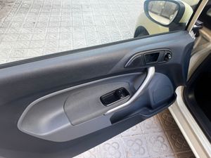 Ford Fiesta 1.4 TDCi Ambiente  - Foto 13
