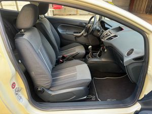 Ford Fiesta 1.4 TDCi Ambiente  - Foto 25