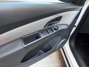 Chevrolet Cruze 2.0 VCDi 16V LS+ AA  - Foto 17