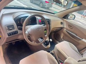 Hyundai Tucson 2.0 Comfort Full  - Foto 19