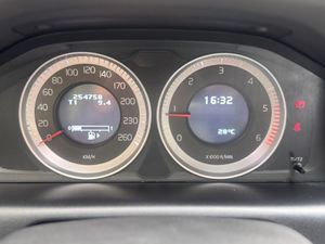 Volvo XC60 2.0 DRIVe Kinetic  - Foto 23