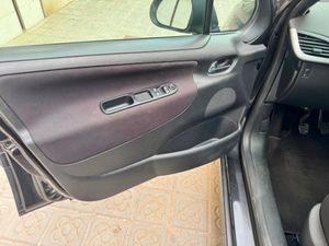 Peugeot 207 Confort 1.6 HDI 90  - Foto 16