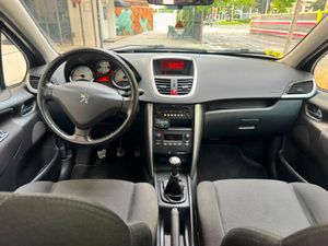 Peugeot 207 Confort 1.6 HDI 90  - Foto 15