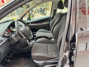 Peugeot 207 Confort 1.6 HDI 90  - Foto 19