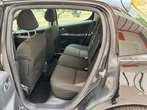 Peugeot 207 Confort 1.6 HDI 90  - Foto 11