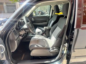Dodge Nitro 2.8 CRD SE 4WD  - Foto 20