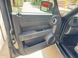Dodge Nitro 2.8 CRD SE 4WD  - Foto 19